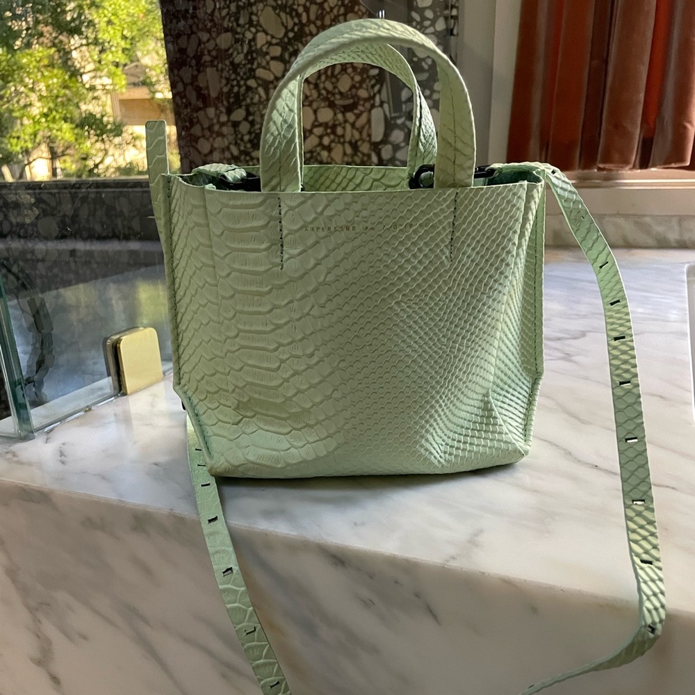 AMPERSAND AS APOSTROPHE Crossbody TOTE